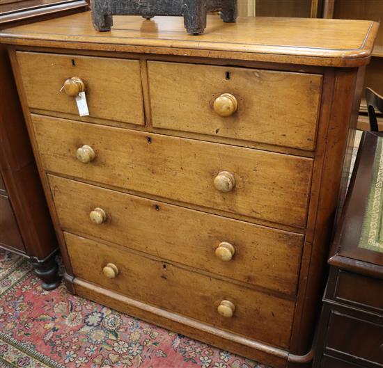 A Victorian mahogany chest of drawers W.114cm
